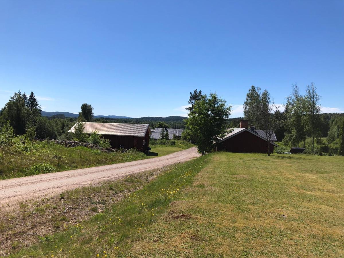 Mysig Timmerstuga Med Braskamin Naera Hovfjaellet Torsby Exterior foto